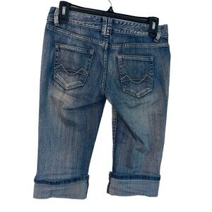 Mossimo Supply Bermuda Capri, slightly distressed coloring. Size3 GUC